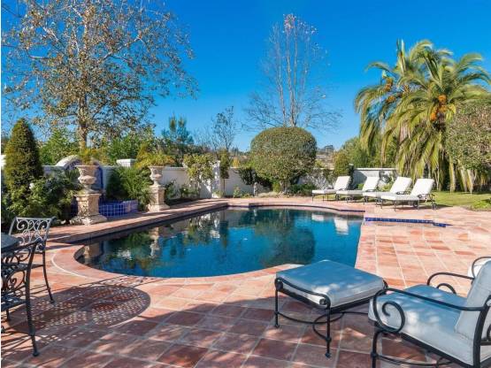 <br />
<b>Warning</b>:  Undefined property: stdClass::$content in <b>/home/titanic1/public_html/pages/estate/detail.php</b> on line <b>85</b><br />
<br />
<b>Warning</b>:  Attempt to read property 