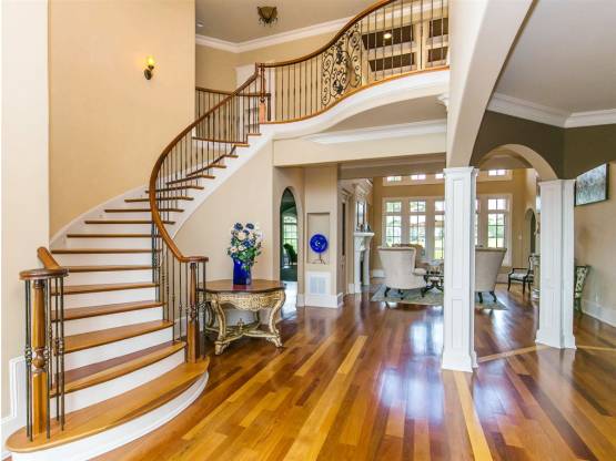 <br />
<b>Warning</b>:  Undefined property: stdClass::$content in <b>/home/titanic1/public_html/pages/estate/detail.php</b> on line <b>85</b><br />
<br />
<b>Warning</b>:  Attempt to read property 